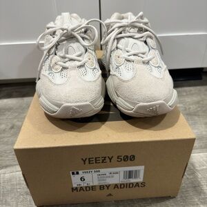 adidas Yeezy 500
Blush